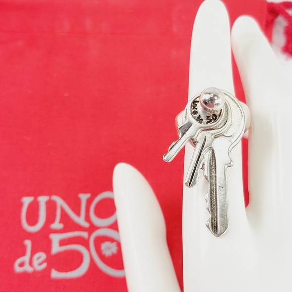 Retired/Rare Authentic Uno de 50 3 Tier Key Spinner Ring Size:6.5 - Picture 7 of 16